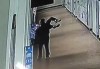 媒体评教师拎起学生威胁要扔下三楼：师风师德不能“悬空”